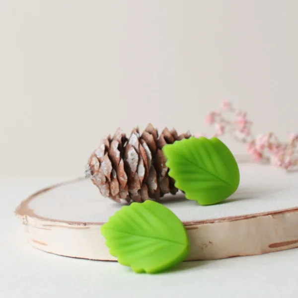 Embout aiguilles feuilles vertes