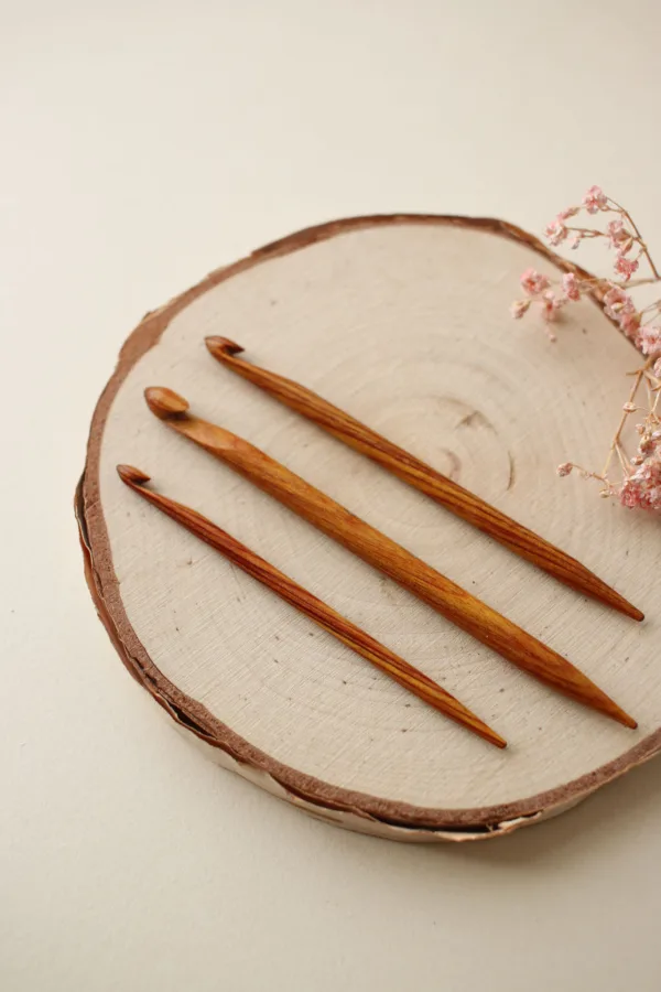 Crochets de réparation en bois